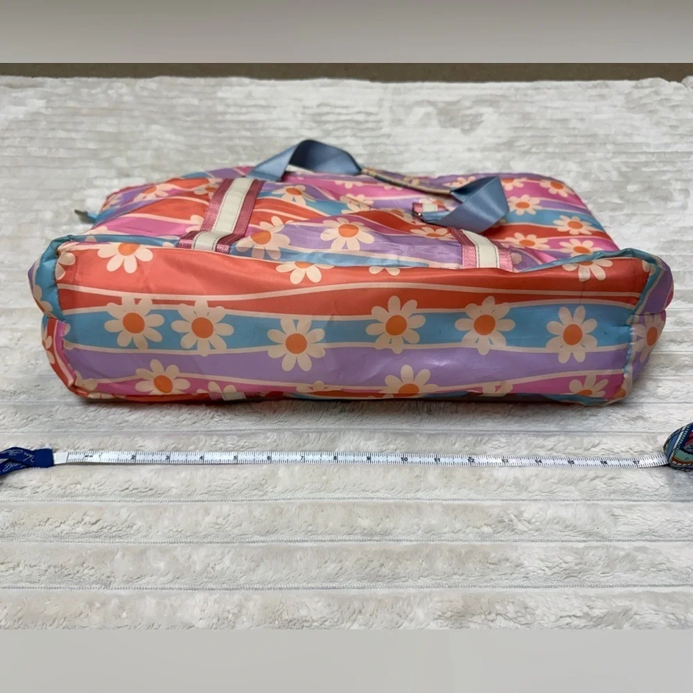 Katydid: Colorful Floral / Daisy, Girls / Womens Overnight Tote Bag
